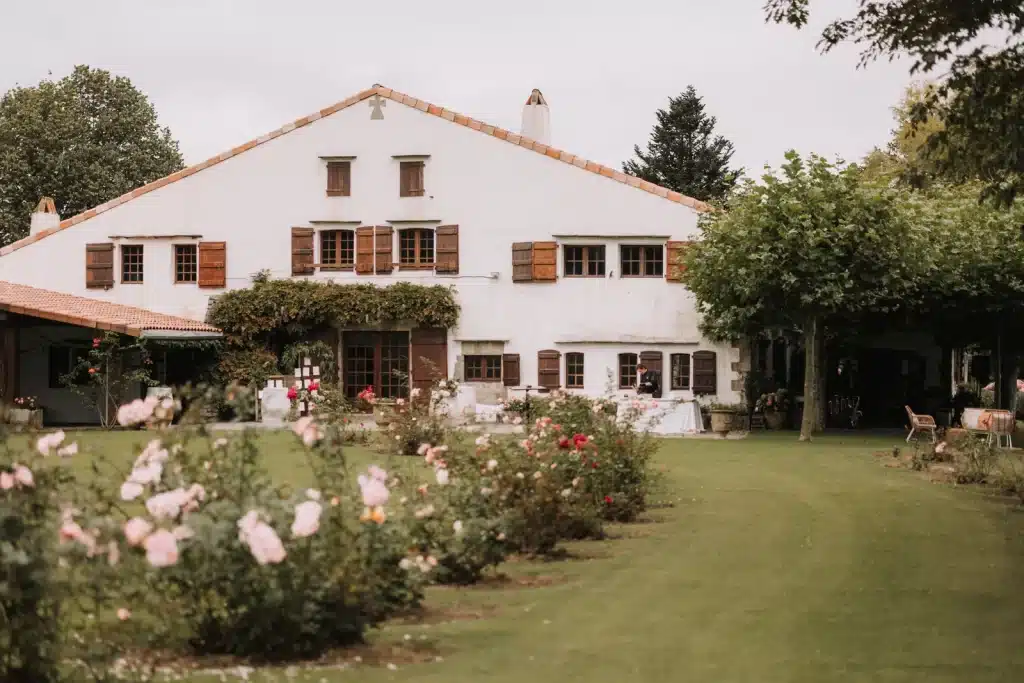 Estate house prepared for garden wedding in Portugal