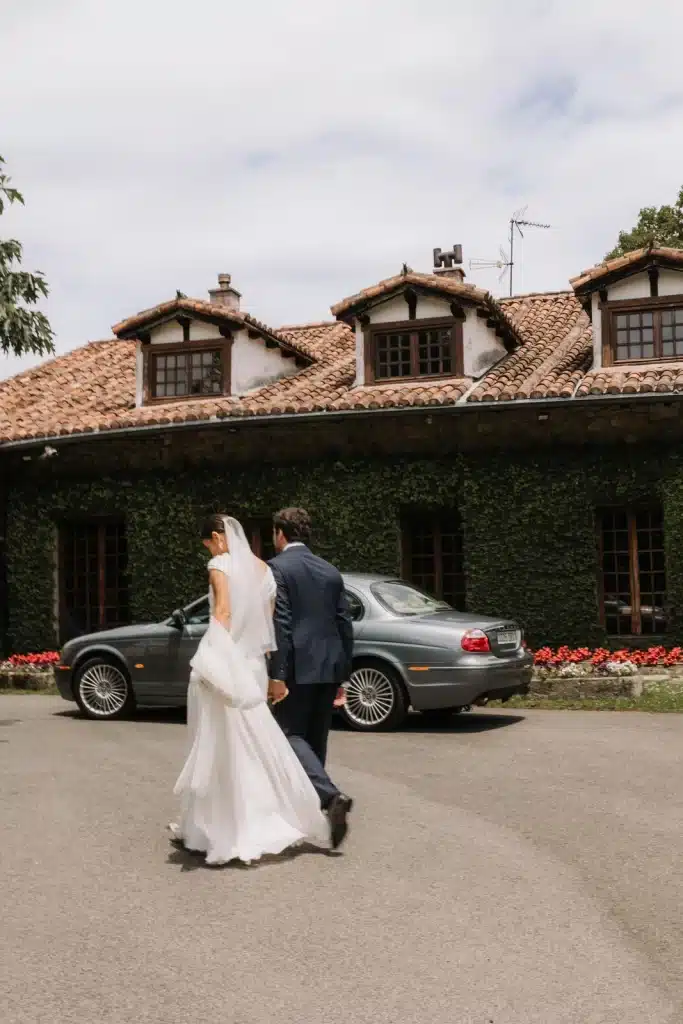 Bride and groom arrival at rustic venue in Spain