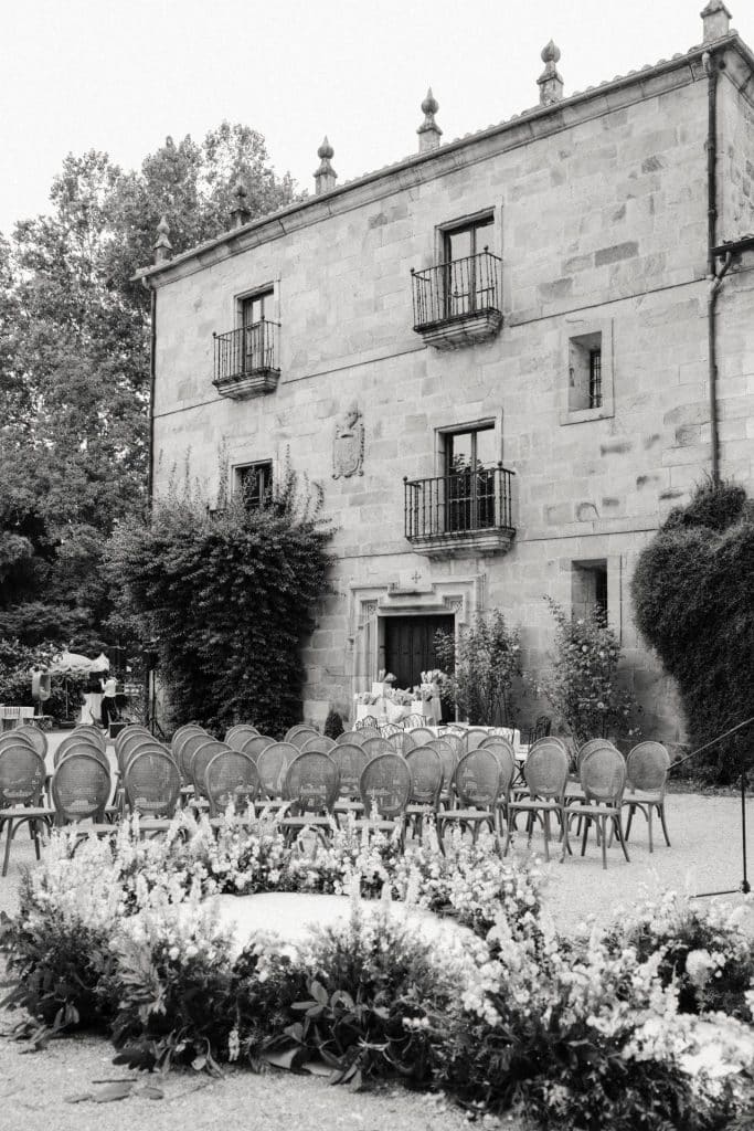 luxury wedding venue Bordeaux château ceremony setup