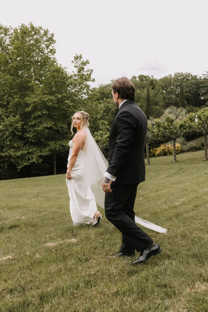 romantic wedding in domaine le castelet